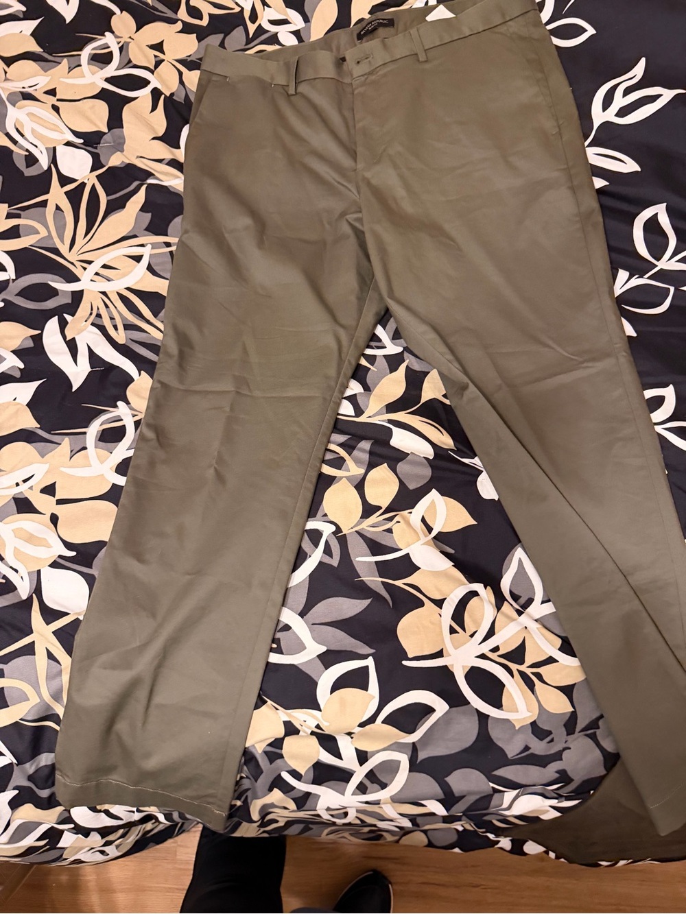 Banana Republic Olive Green Men's Chinos